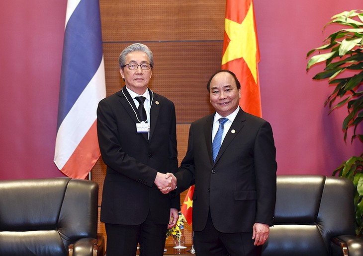Premierminister Nguyen Xuan Phuc trifft Thailands Vizepremierminister Somkid  - ảnh 1